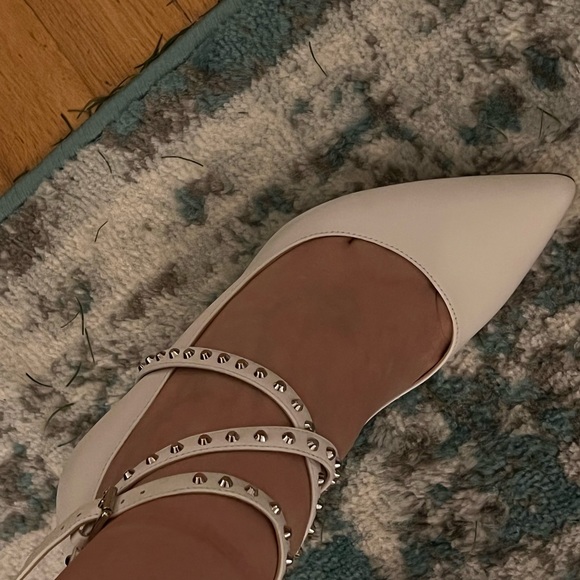 White pumps with ankle straps and spikes - Picture 7 of 7